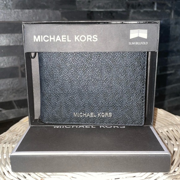 Michael Kors Men Jet Set Wallet - Picture 7 of 13